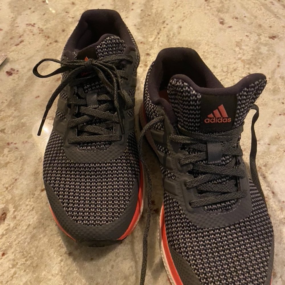 Addias Bounce sneakers